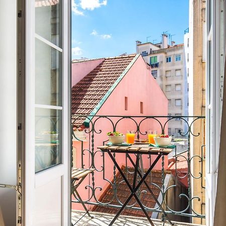 Lovelystay - Sunny Flat W/ Balcony Overseeing Graca And River Lisboa Eksteriør billede
