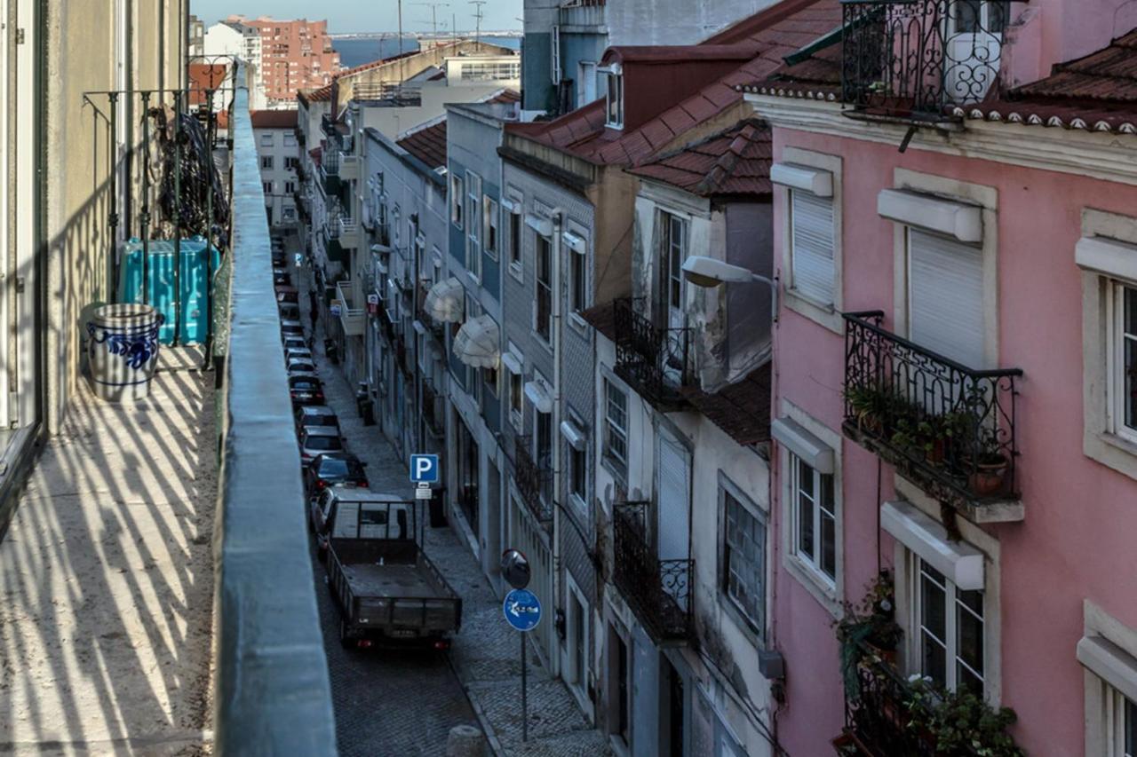 Lovelystay - Sunny Flat W/ Balcony Overseeing Graca And River Lisboa Eksteriør billede