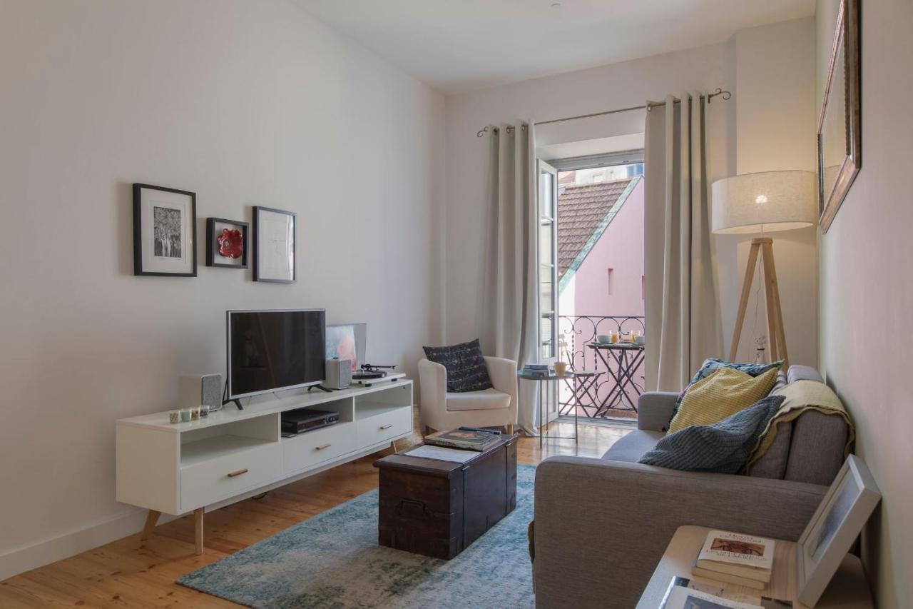 Lovelystay - Sunny Flat W/ Balcony Overseeing Graca And River Lisboa Eksteriør billede