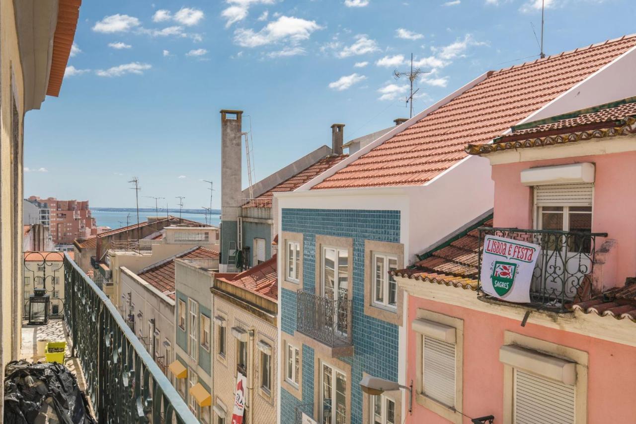 Lovelystay - Sunny Flat W/ Balcony Overseeing Graca And River Lisboa Eksteriør billede