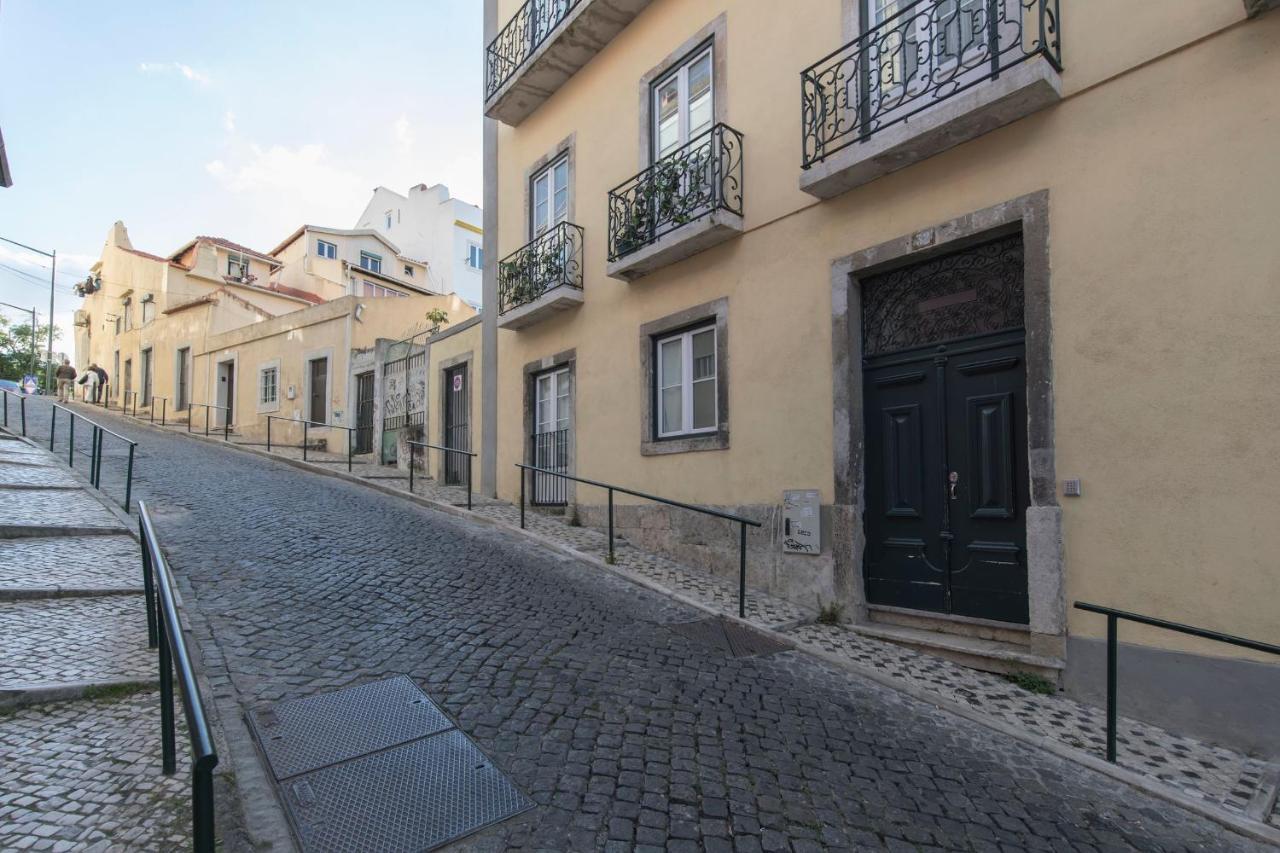 Lovelystay - Sunny Flat W/ Balcony Overseeing Graca And River Lisboa Eksteriør billede