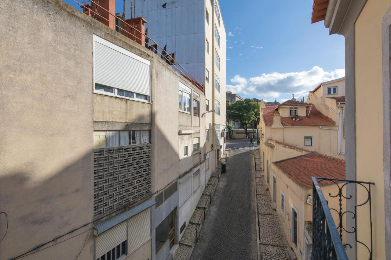 Lovelystay - Sunny Flat W/ Balcony Overseeing Graca And River Lisboa Eksteriør billede