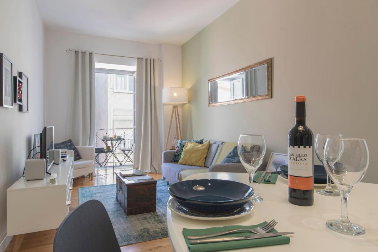 Lovelystay - Sunny Flat W/ Balcony Overseeing Graca And River Lisboa Eksteriør billede