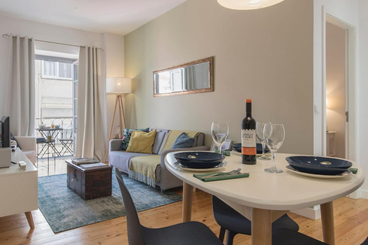 Lovelystay - Sunny Flat W/ Balcony Overseeing Graca And River Lisboa Eksteriør billede