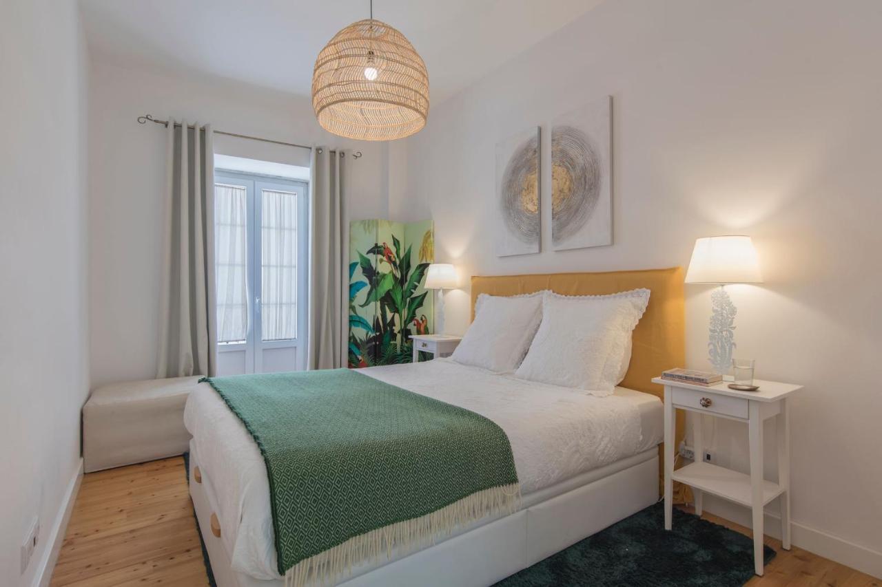 Lovelystay - Sunny Flat W/ Balcony Overseeing Graca And River Lisboa Eksteriør billede
