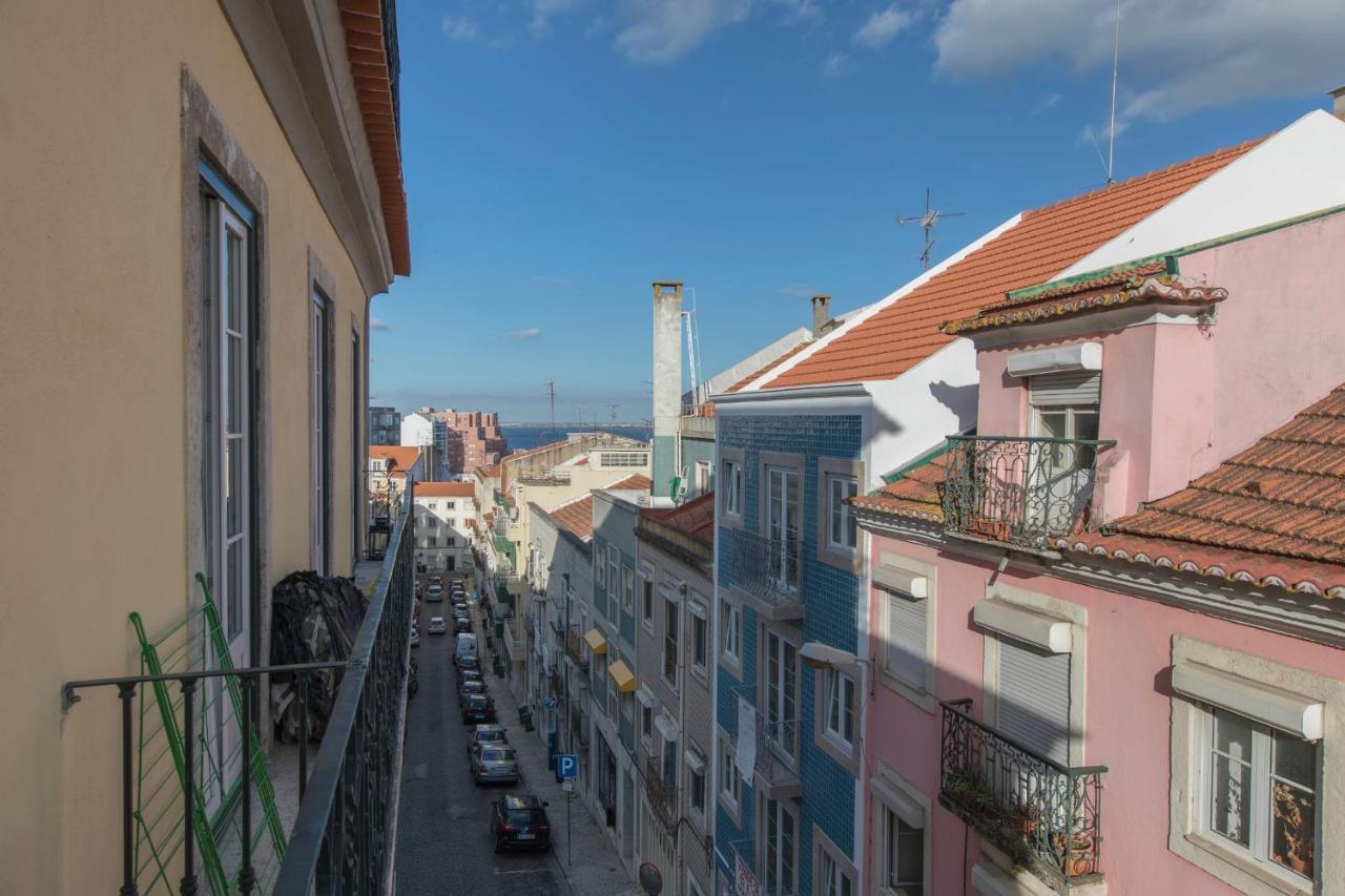 Lovelystay - Sunny Flat W/ Balcony Overseeing Graca And River Lisboa Eksteriør billede