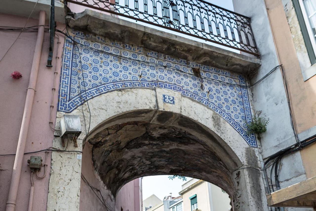 Lovelystay - Sunny Flat W/ Balcony Overseeing Graca And River Lisboa Eksteriør billede