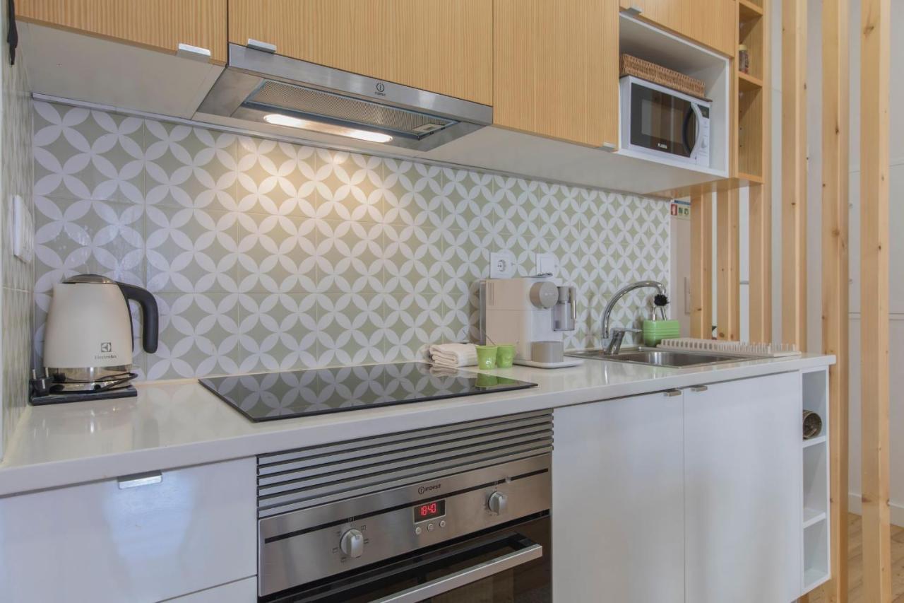 Lovelystay - Sunny Flat W/ Balcony Overseeing Graca And River Lisboa Eksteriør billede