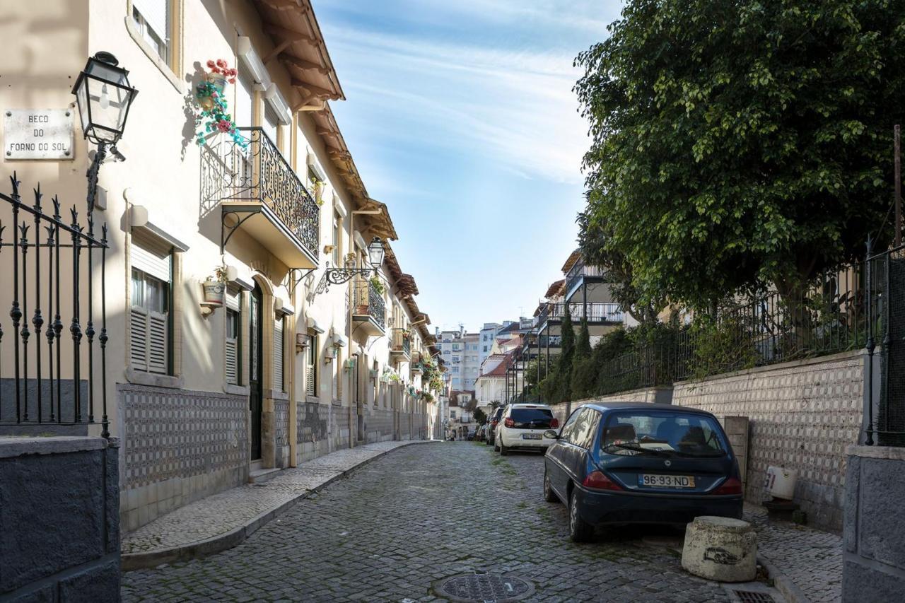 Lovelystay - Sunny Flat W/ Balcony Overseeing Graca And River Lisboa Eksteriør billede
