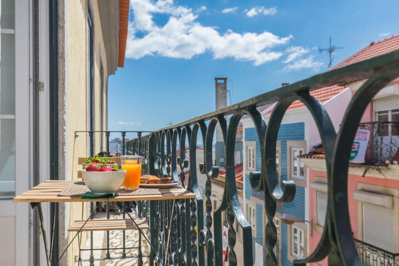 Lovelystay - Sunny Flat W/ Balcony Overseeing Graca And River Lisboa Eksteriør billede