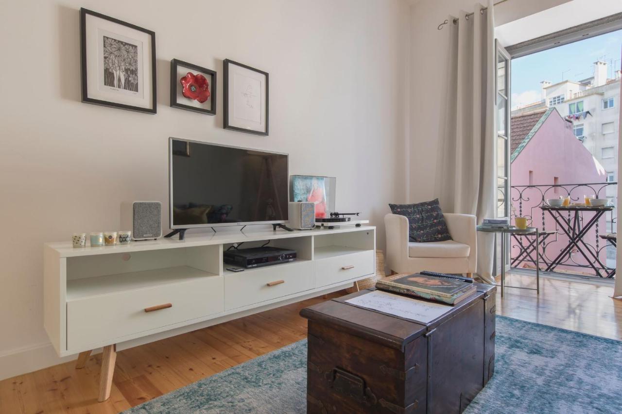 Lovelystay - Sunny Flat W/ Balcony Overseeing Graca And River Lisboa Eksteriør billede