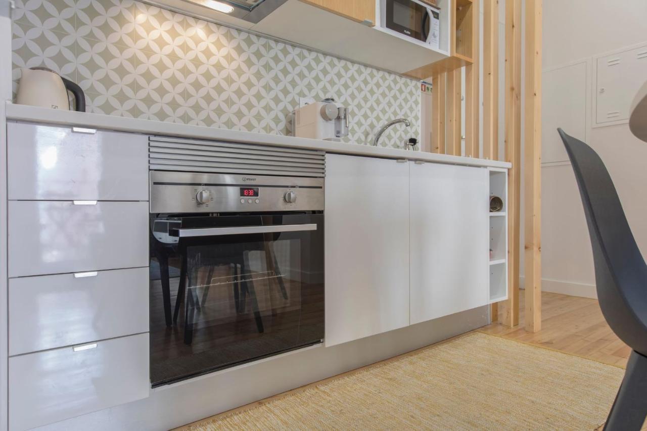 Lovelystay - Sunny Flat W/ Balcony Overseeing Graca And River Lisboa Eksteriør billede