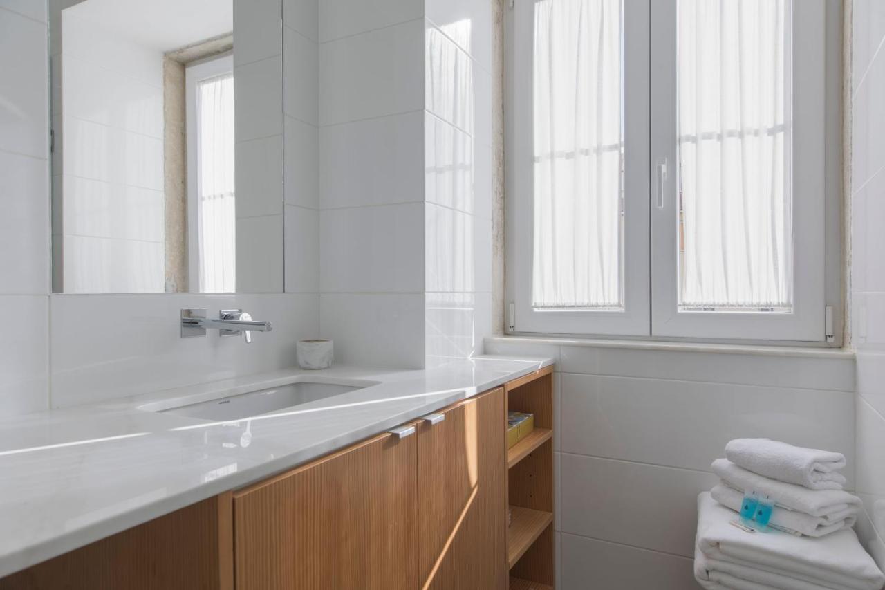 Lovelystay - Sunny Flat W/ Balcony Overseeing Graca And River Lisboa Eksteriør billede