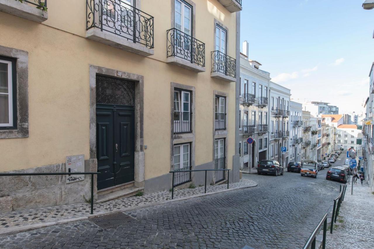 Lovelystay - Sunny Flat W/ Balcony Overseeing Graca And River Lisboa Eksteriør billede