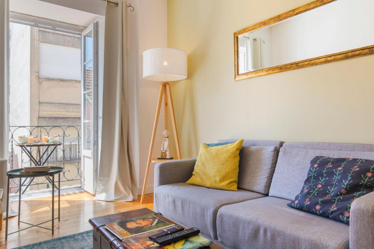 Lovelystay - Sunny Flat W/ Balcony Overseeing Graca And River Lisboa Eksteriør billede
