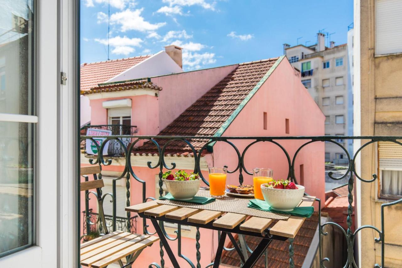 Lovelystay - Sunny Flat W/ Balcony Overseeing Graca And River Lisboa Eksteriør billede
