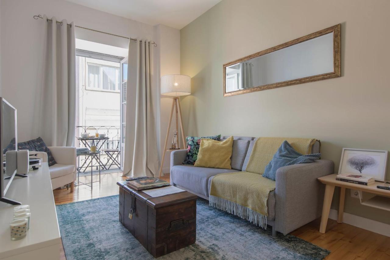 Lovelystay - Sunny Flat W/ Balcony Overseeing Graca And River Lisboa Eksteriør billede