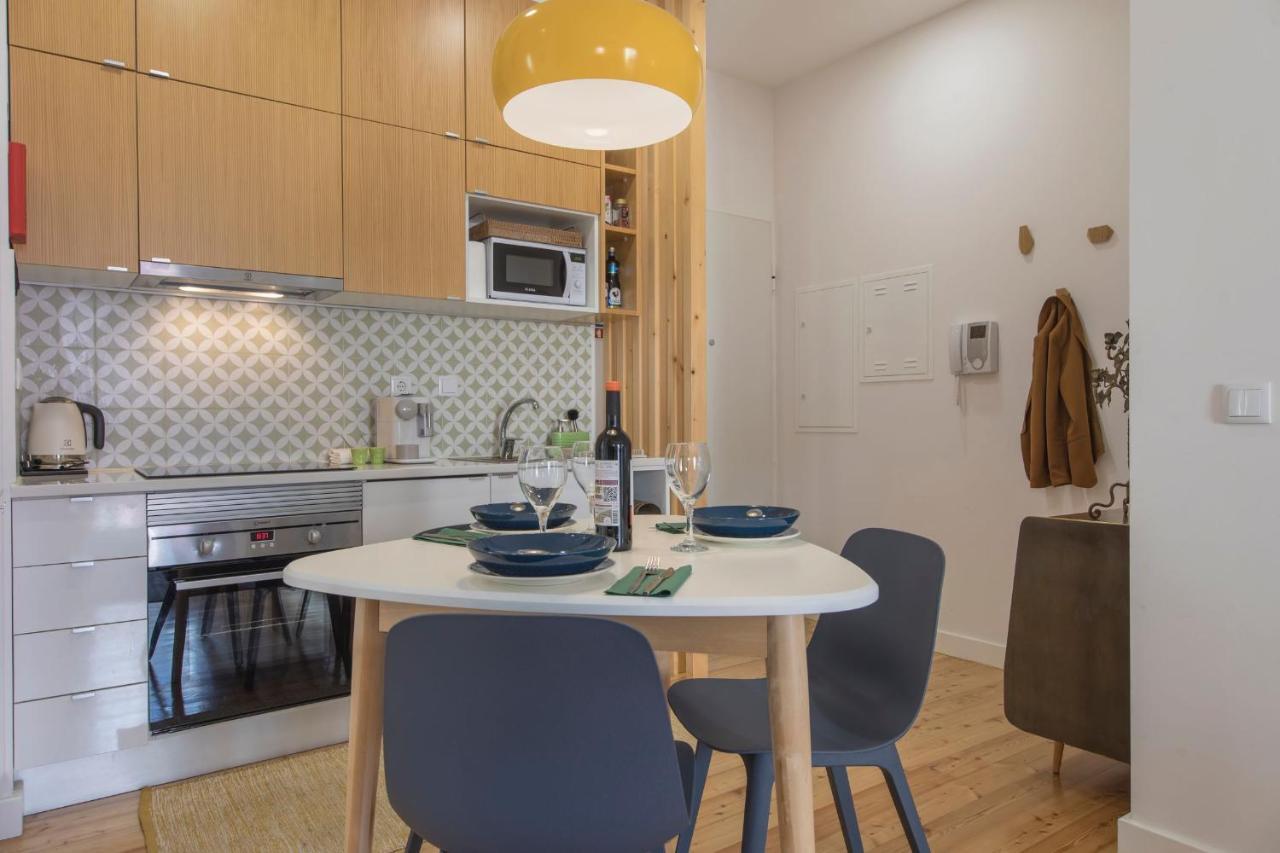 Lovelystay - Sunny Flat W/ Balcony Overseeing Graca And River Lisboa Eksteriør billede